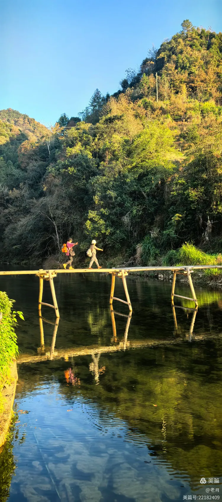 婺源樟村有一座板櫈桥,是一个愿汁愿味乡村